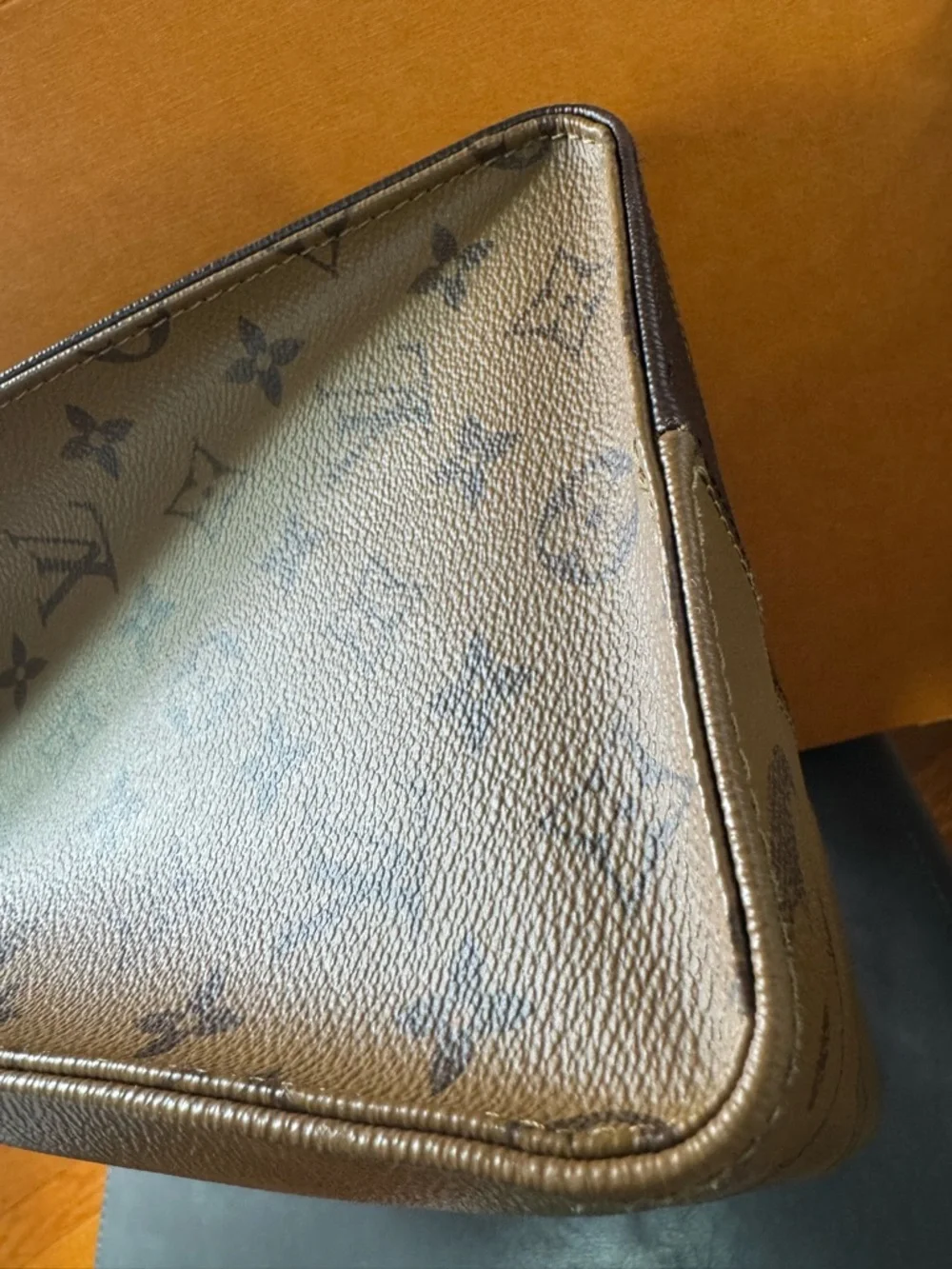 Louis Vuitton OnTheGo MM - Picture 9 of 16